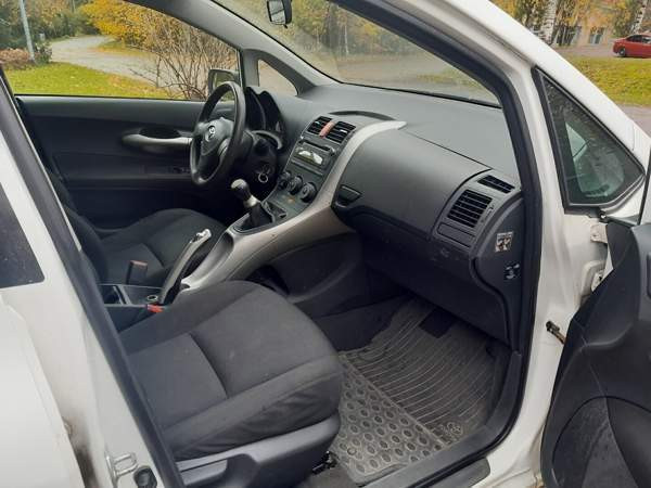 Toyota Auris Глебычево - изображение 6