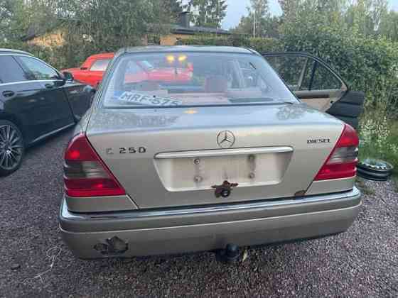 Mercedes-Benz 250 Askola