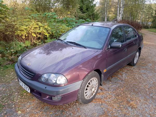 Toyota Avensis Jyväskylä - valokuva 1