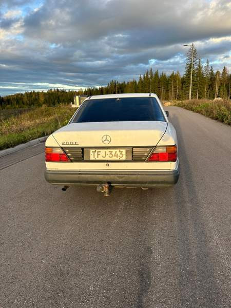 Mercedes-Benz E Maentsaelae – foto 4