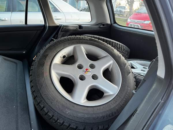 Toyota Corolla Lovisa - valokuva 5