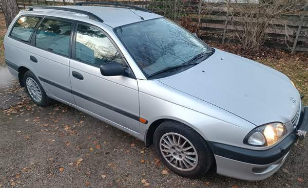 Toyota Avensis Вантаа - изображение 1