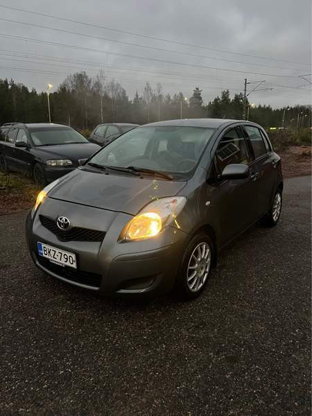Toyota Yaris Raasepori - valokuva 1