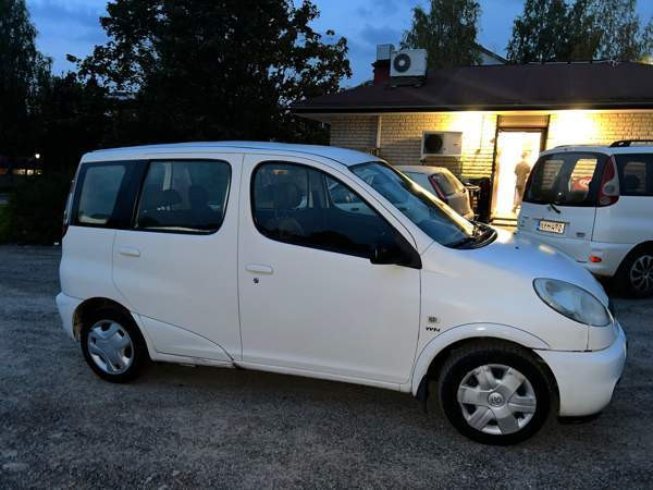 Toyota Yaris Verso Tampere - valokuva 4