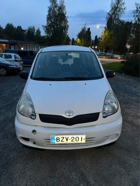 Toyota Yaris Verso Tampere - valokuva 1