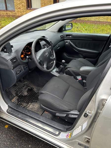 Toyota Avensis Кемин - изображение 3