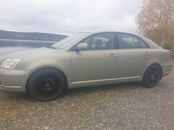 Toyota Avensis Kuopio - valokuva 4