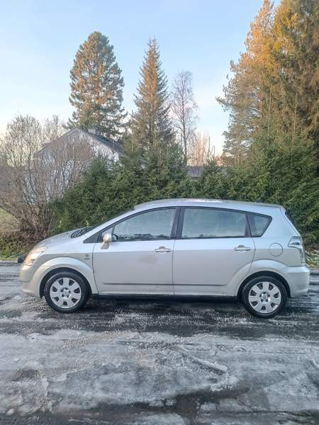 Toyota Corolla Verso Kemin - valokuva 3