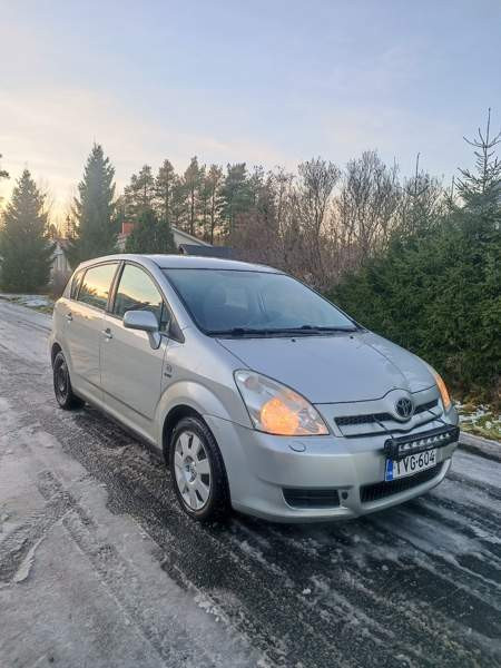 Toyota Corolla Verso Kemin - valokuva 1
