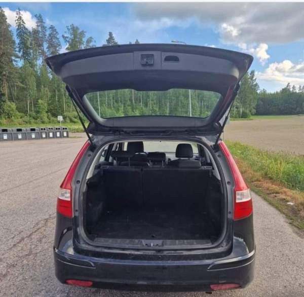 Hyundai i30 Vantaa - valokuva 3