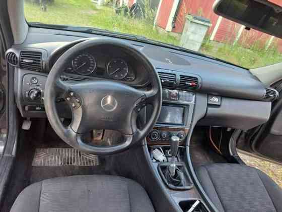 Mercedes-Benz C Pöytyä