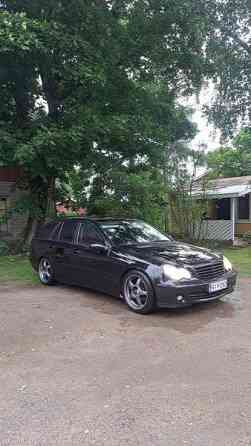 Mercedes-Benz C Pöytyä