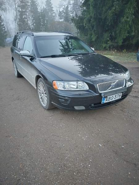 Volvo V70 As Salamiyah - valokuva 1