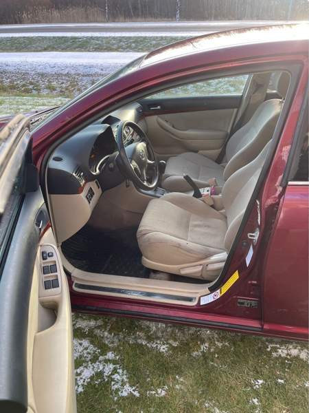 Toyota Avensis Oulu - valokuva 8