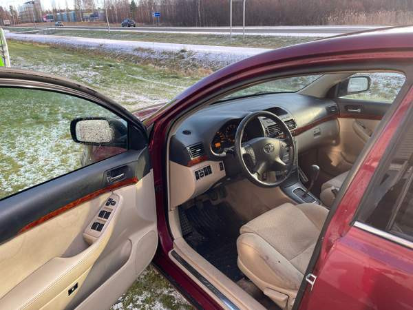 Toyota Avensis Oulu - valokuva 7