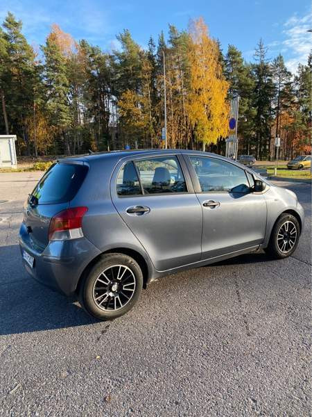 Toyota Yaris Vantaa - valokuva 2