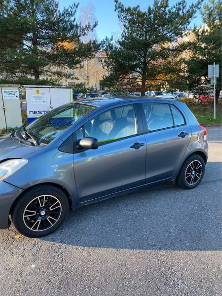 Toyota Yaris Vantaa - valokuva 4