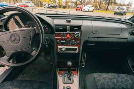 Mercedes-Benz 240 Helsinki