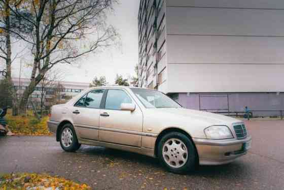 Mercedes-Benz 240 Helsinki