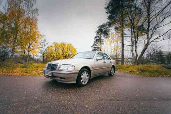 Mercedes-Benz 240 Helsinki