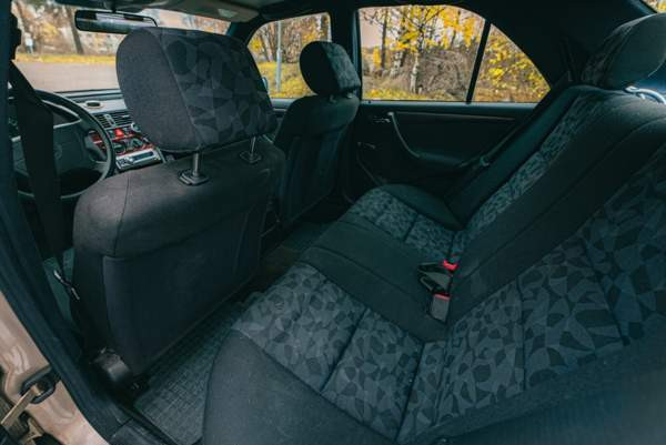 Mercedes-Benz 240 Helsinki - valokuva 8