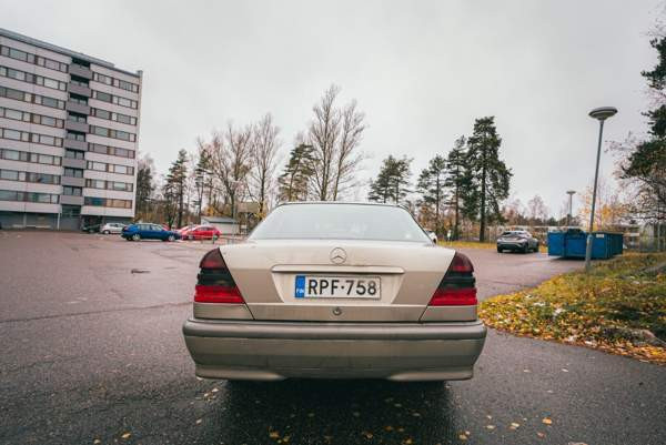 Mercedes-Benz 240 Helsinki - valokuva 4