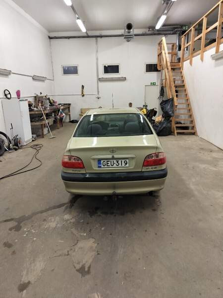 Toyota Avensis Луга - изображение 4