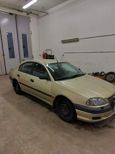 Toyota Avensis Луга - изображение 5