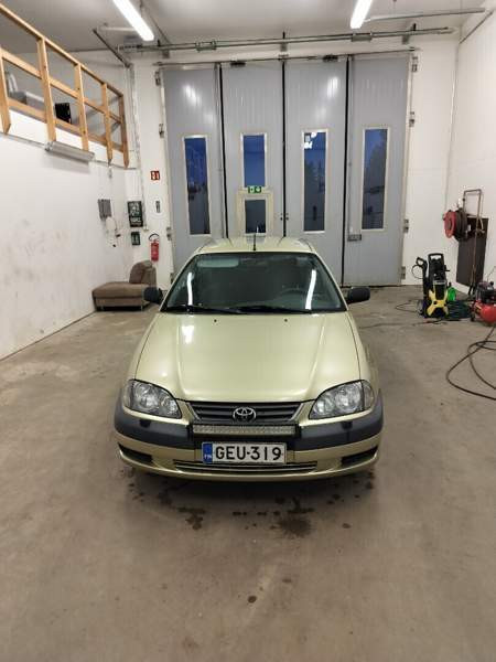 Toyota Avensis Луга - изображение 1