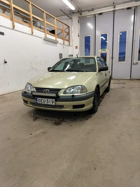 Toyota Avensis Луга - изображение 2