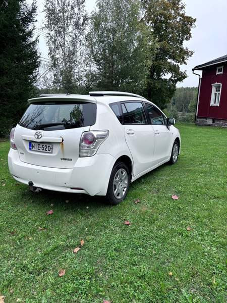 Toyota Corolla Verso Nurmijaervi – foto 3