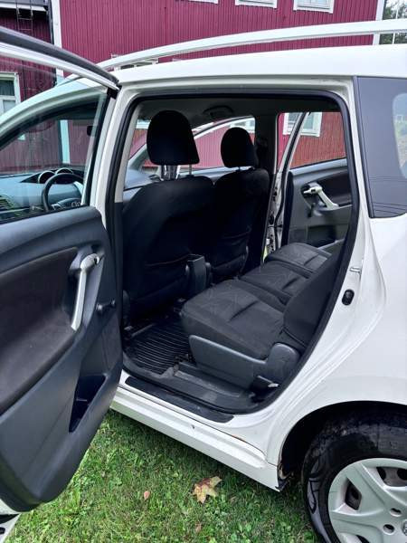 Toyota Corolla Verso Nurmijaervi – foto 8