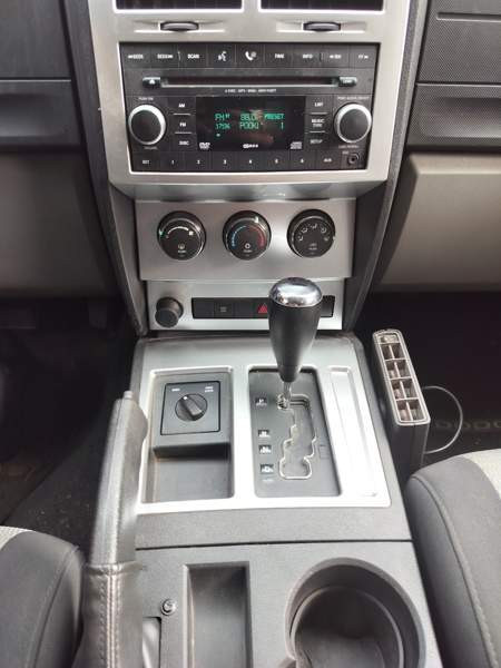 Dodge Nitro Tyrnävä - valokuva 8