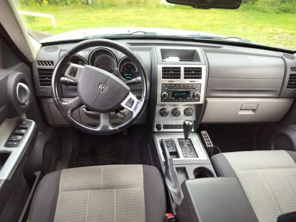 Dodge Nitro Tyrnävä - valokuva 7