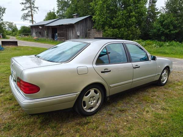 Mercedes-Benz 280 Pyhäjärvi - photo 3