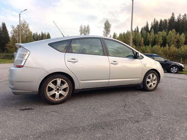 Toyota Prius Jyväskylä - valokuva 4
