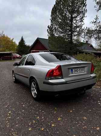 Volvo S60 Raasepori