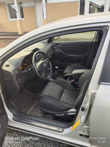 Toyota Avensis Raahe - valokuva 6