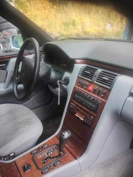 Mercedes-Benz E Keitele - valokuva 7