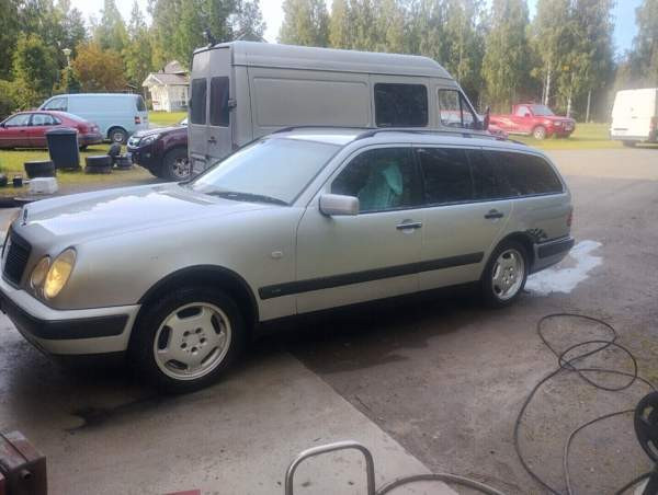 Mercedes-Benz E Keitele - valokuva 3