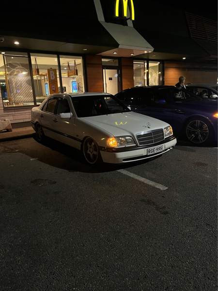 Mercedes-Benz 180 Vantaa - valokuva 2