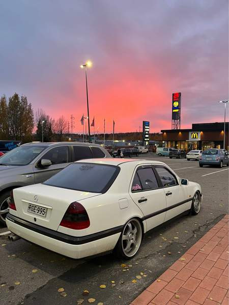 Mercedes-Benz 180 Vantaa - valokuva 1