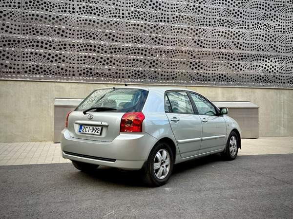 Toyota Corolla Luga - valokuva 2