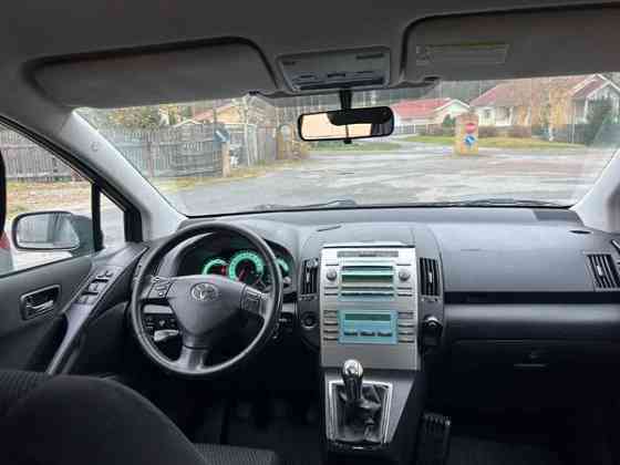 Toyota Corolla Verso Turtkul