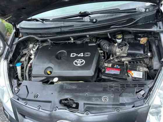 Toyota Corolla Verso Turtkul