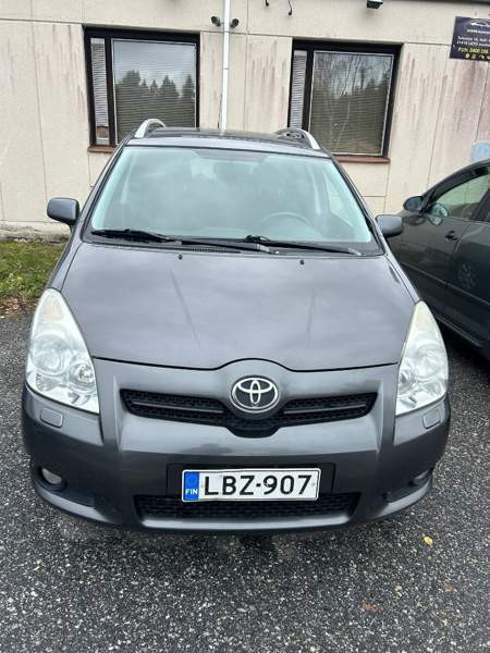 Toyota Corolla Verso Turtkul - valokuva 1