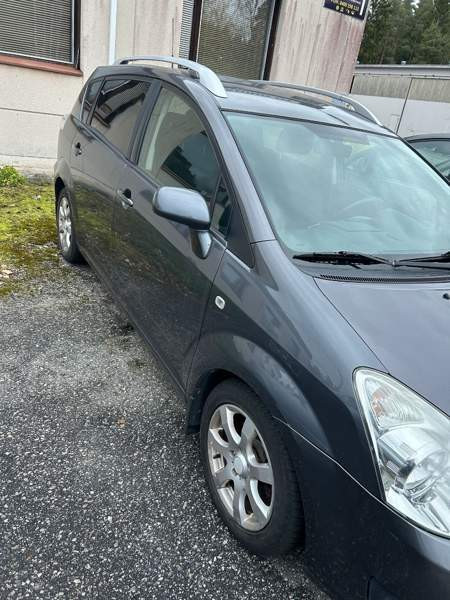 Toyota Corolla Verso Turtkul - valokuva 2