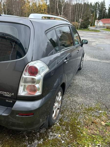 Toyota Corolla Verso Turtkul - valokuva 5