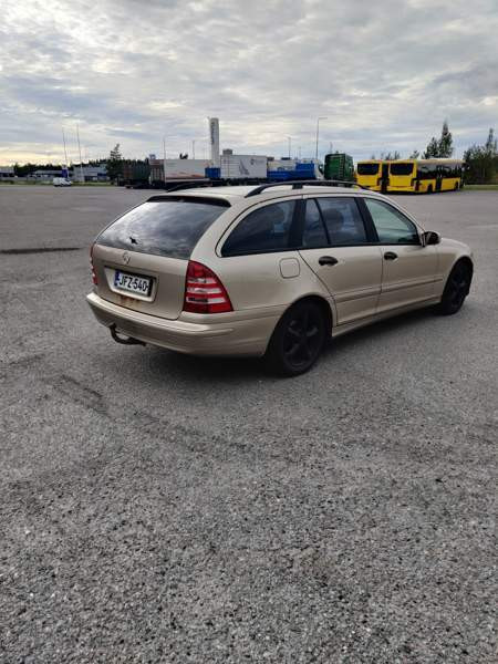 Mercedes-Benz C Lieto - valokuva 5