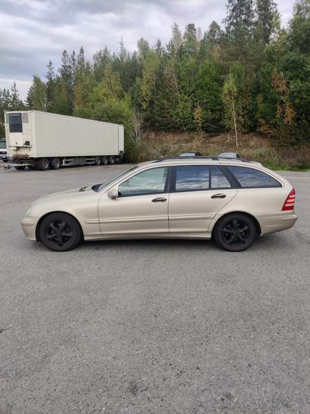 Mercedes-Benz C Lieto - valokuva 2